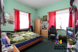 Dom wolnostojący z zabudowaniami o łącznej powierzchni zabudowy około 600m2